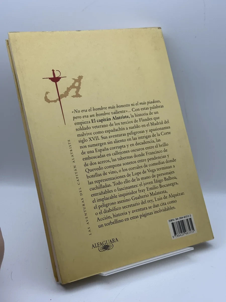 Foto 2 de El capitán Alatriste de Arturo Pérez-Reverte, libro de segunda mano