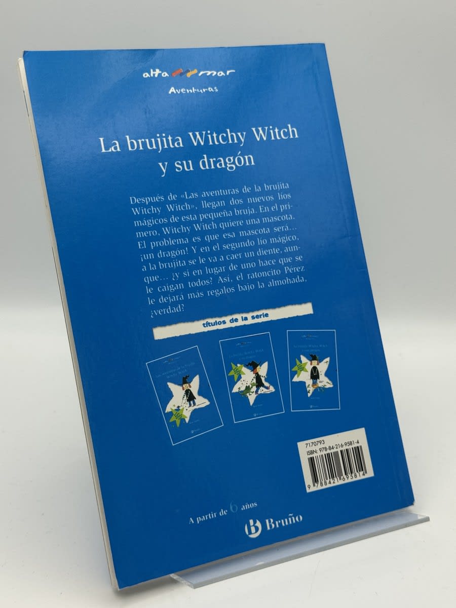 Foto 2 de La brujita witchy witch y su dragon/ Titchy Witch and the Stray Dragon and Titchy Witch and the Wobbly Fang (Alta Mar; Aventuras; Brujita Witchy Witch) de Rose Impey, libro de segunda mano