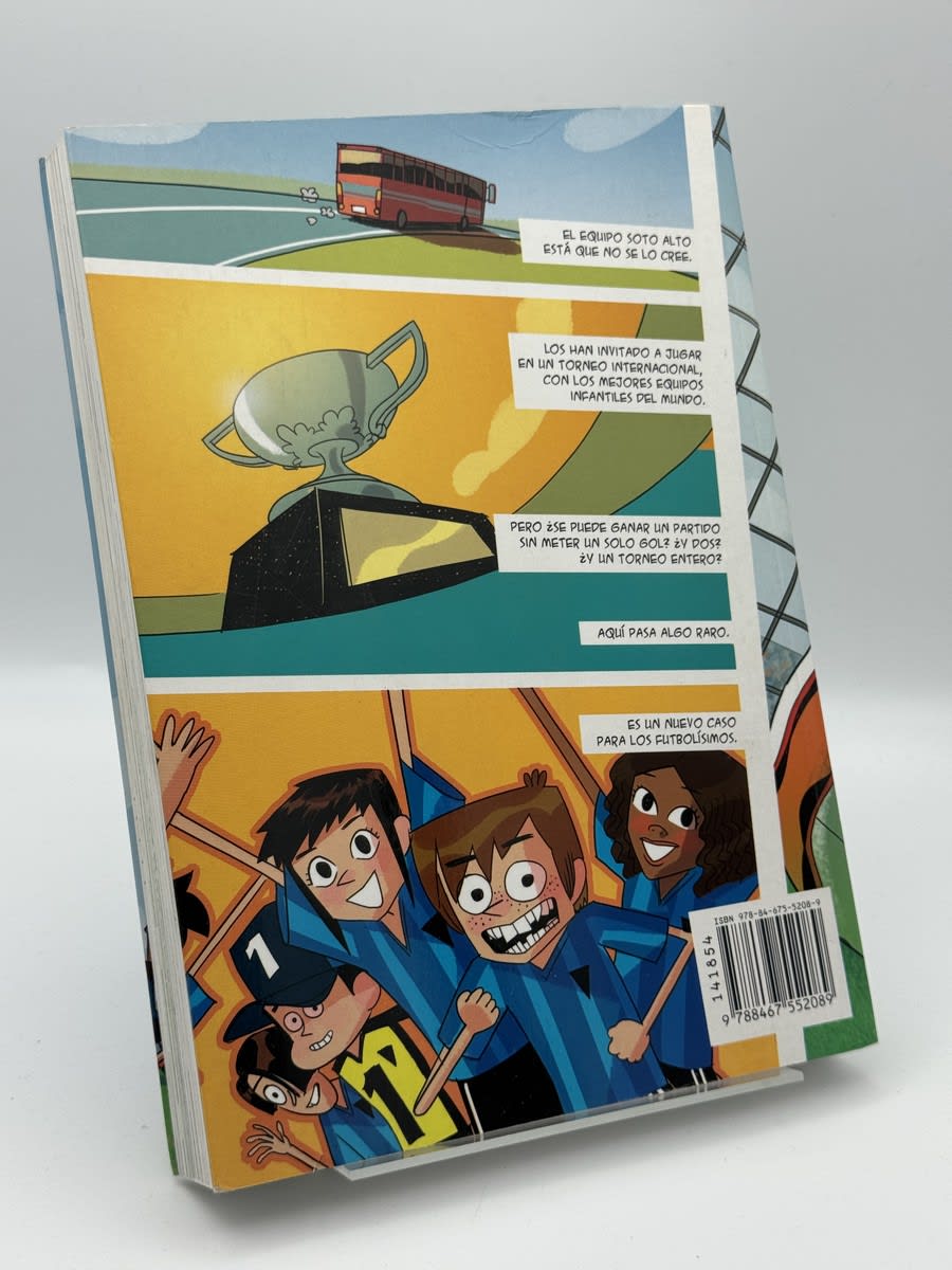 Foto 2 de Los futbolisimos. El misterio de los siete goles en propia puerta de Roberto Santiago, libro de segunda mano