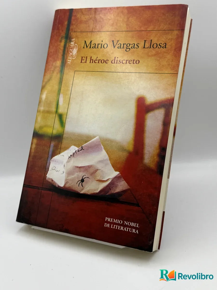 Portada de El héroe discreto de Mario Vargas Llosa, libro de segunda mano