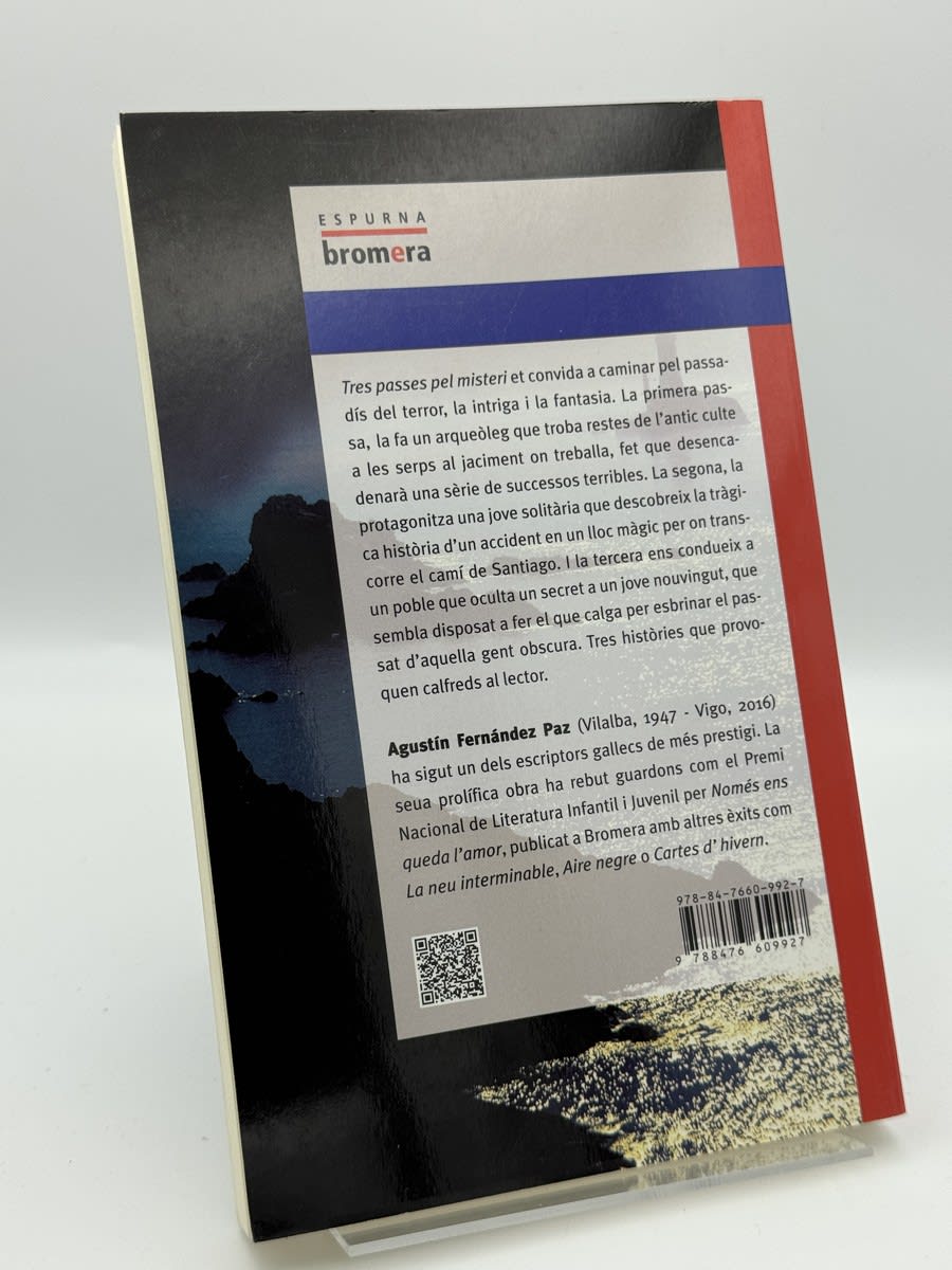Foto 2 de Tres Passes Pel Misteri de Agustín Fernández Paz, libro de segunda mano