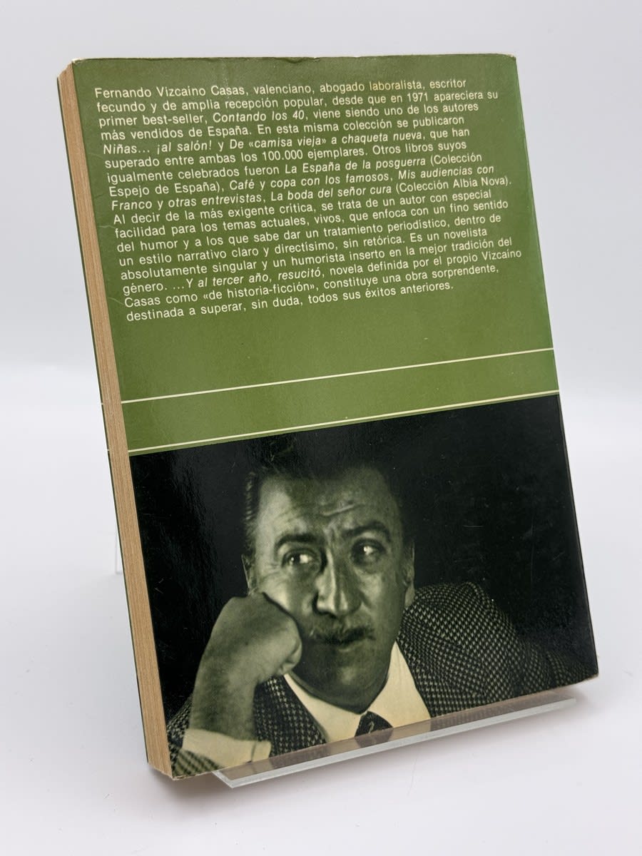 Foto 2 de ... Y al tercer año, resucitó de Fernando Vizcaíno Casas, libro de segunda mano