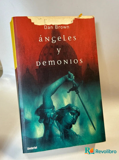 Portada de Ángeles y demonios de Dan Brown, libro de segunda mano