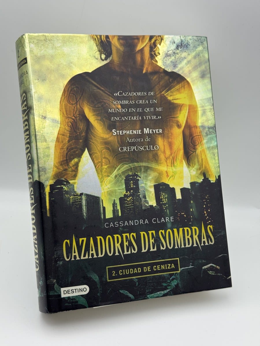 Cazadores de sombras: Ciudad de ceniza - Cassandra Clare - Portada