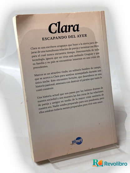 Foto 2 de Clara escapando del ayer de Silvia Zoller, libro de segunda mano