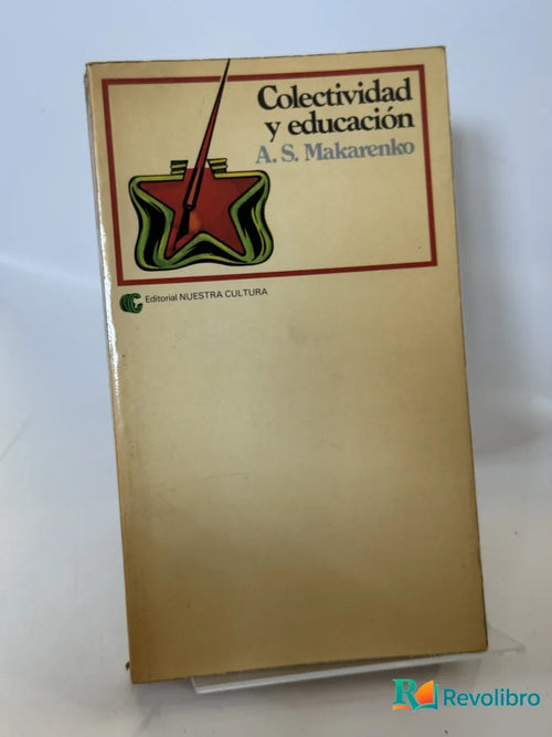 Portada de Colectividad y educación de A. S. Makarenko, libro de segunda mano