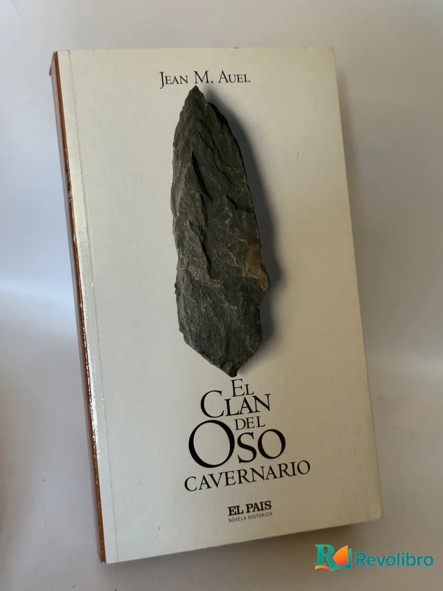 Portada de El Clan del Oso Cavernario de Jean M. Auel, libro de segunda mano