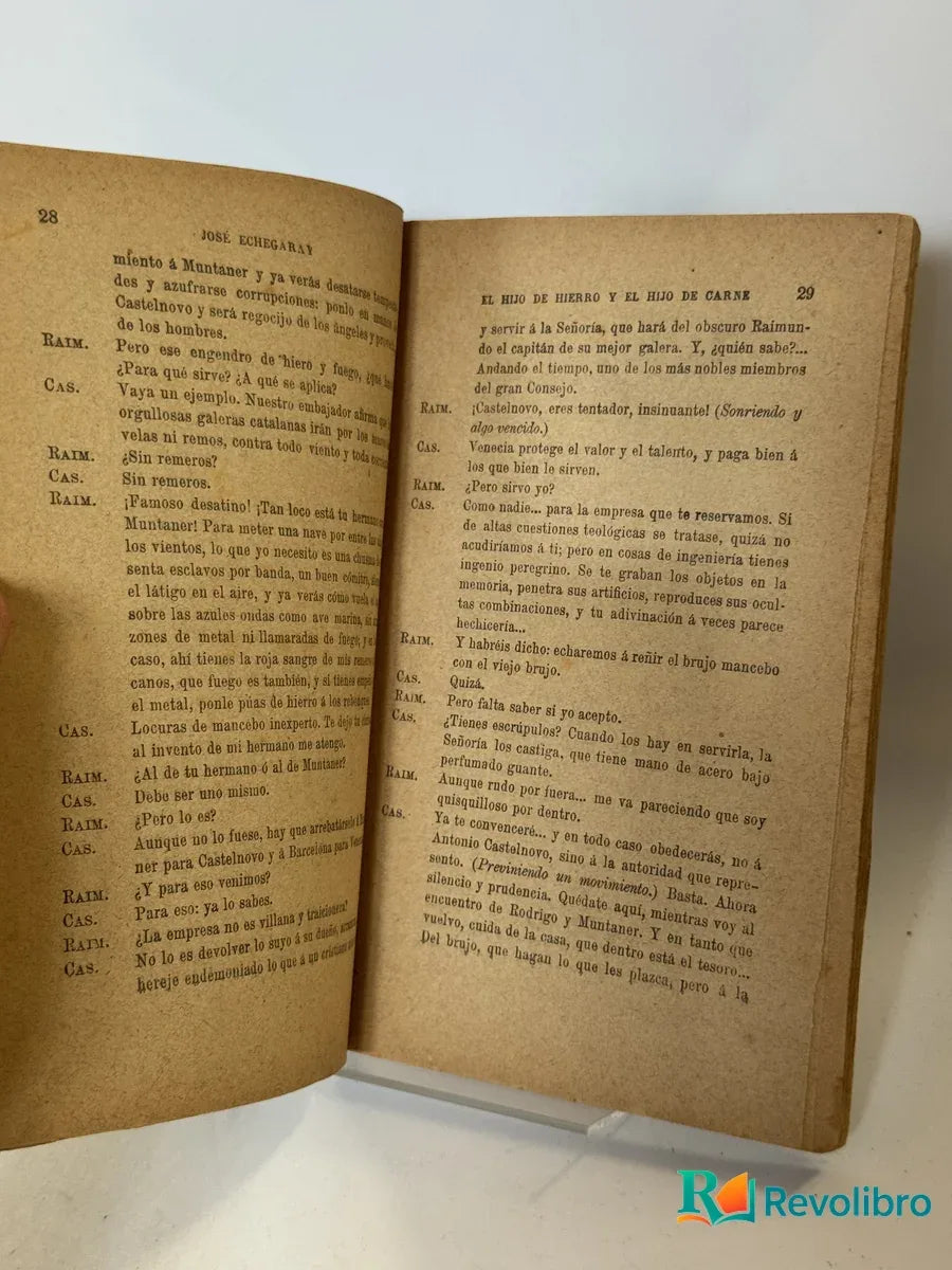 Foto 2 de El hijo de hierro y el hijo de carne de Gonzalo Fernández de la Vega, libro de segunda mano