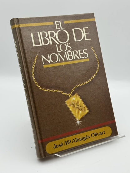 Portada de El libro de los nombres - José María Albaigés Olivart de José María Albaigés Olivart, libro de segunda mano