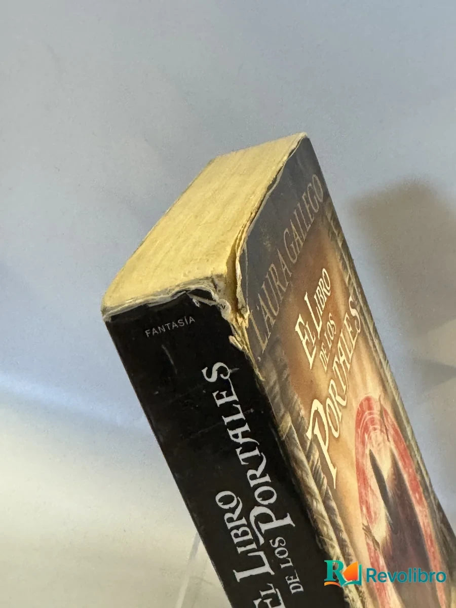 Foto 2 de El Libro de los Portales de Laura Gallego, libro de segunda mano