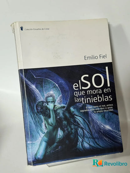 Portada de el sol que mora en las tinieblas de Emilio Fiel, libro de segunda mano