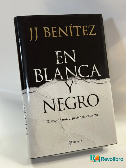 Portada de En Blanca y Negro de Jj Benítez, libro de segunda mano