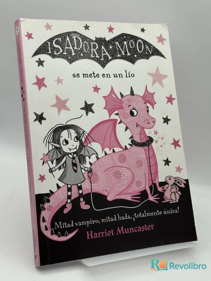 Portada de Isadora Moon 5 se mete en un lío de Harriet Muncaster, libro de segunda mano