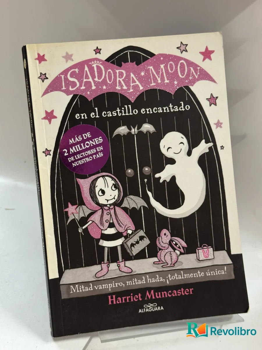 Portada de Isadora Moon en el castillo encantado de Harriet Muncaster, libro de segunda mano