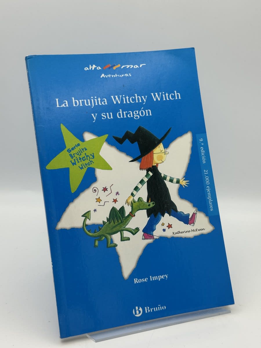 Portada de La brujita witchy witch y su dragon/ Titchy Witch and the Stray Dragon and Titchy Witch and the Wobbly Fang (Alta Mar; Aventuras; Brujita Witchy Witch) de Rose Impey, libro de segunda mano