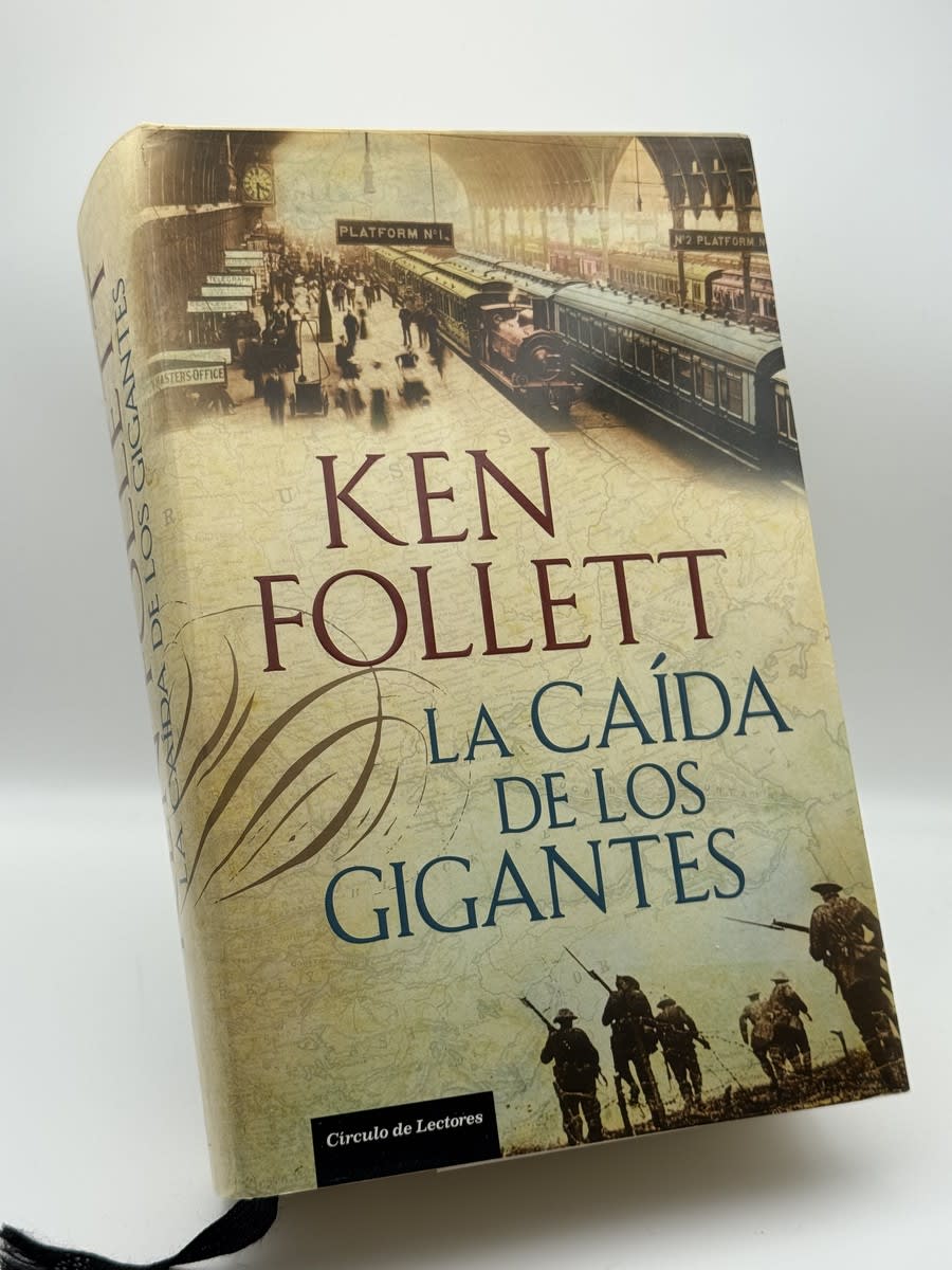 Portada de La caída de los gigantes de Ken Follett, libro de segunda mano