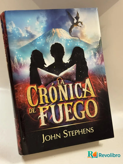 Portada de La Crónica de Fuego de John Stephens, libro de segunda mano