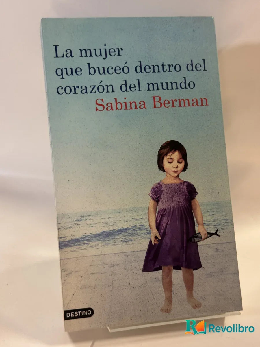 Portada de La mujer que buceó dentro del corazón del mundo de Sabina Berman, libro de segunda mano