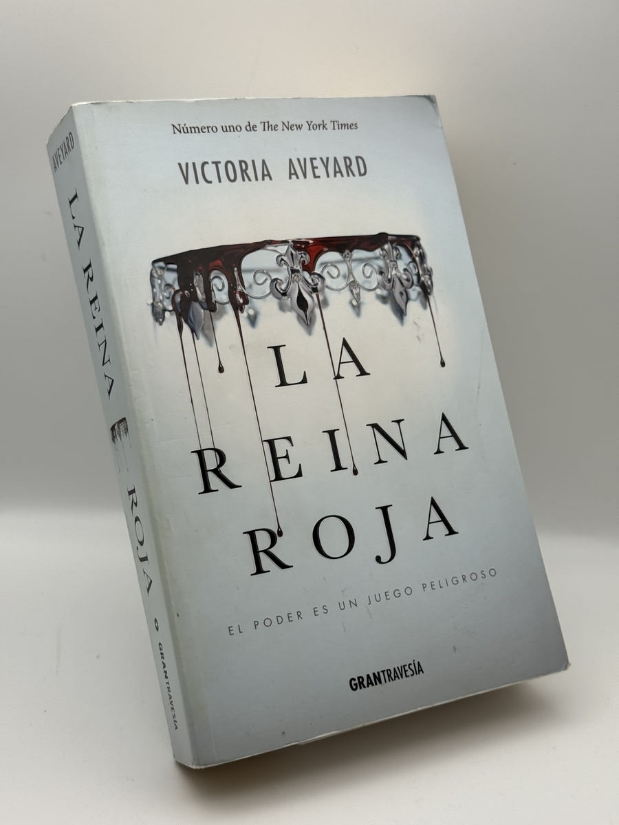 Portada de La reina roja, el poder de un reino peligroso de Victoria Aveyard, libro de segunda mano