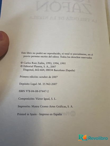 Foto 3 de La trilogía de la niebla - 1ª edición de Carlos Ruiz Zafón, libro de segunda mano