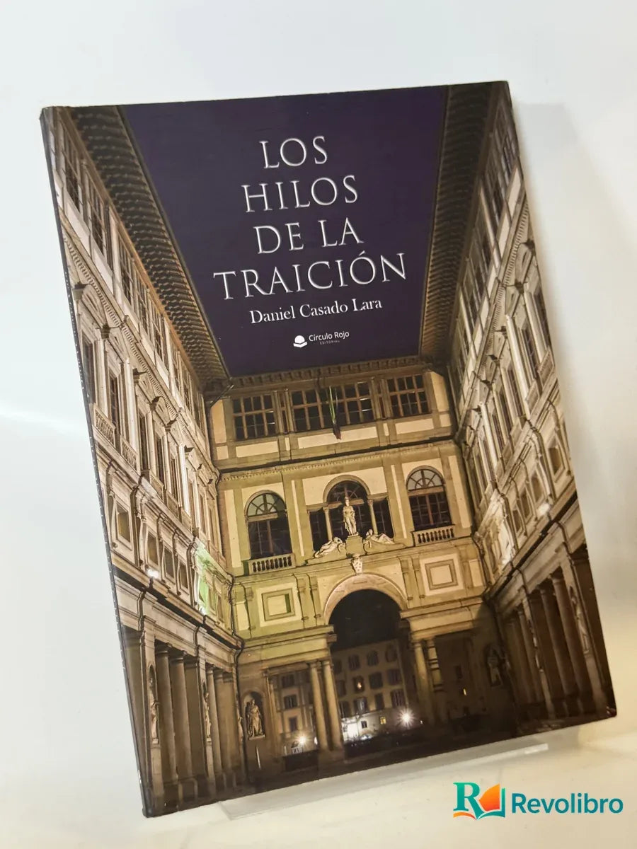 Portada de Los Hilos de la Traición de Daniel Casado Lara, libro de segunda mano