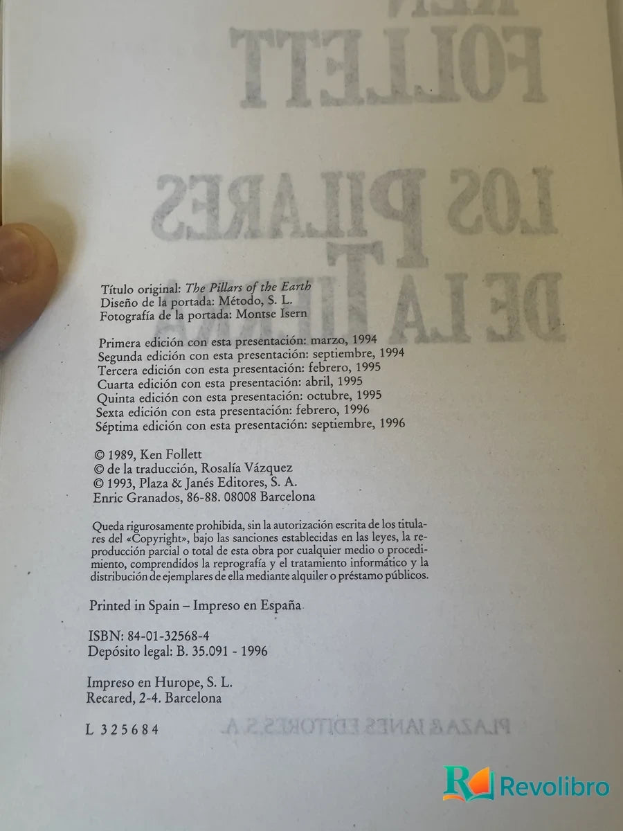 Foto 2 de Los Pilares de la Tierra de Ken Follett, libro de segunda mano
