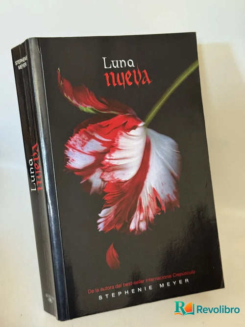 Portada de Luna nueva de Stephenie Meyer, libro de segunda mano