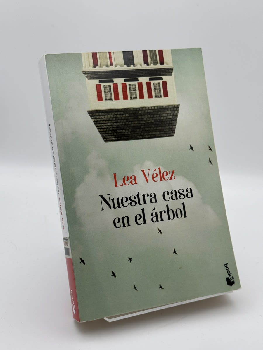 Portada de Nuestra casa en el árbol de Lea Vélez, libro de segunda mano