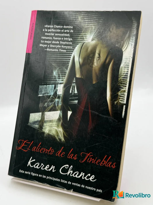 Portada de El aliento de las tinieblas de Karen Chance, libro de segunda mano