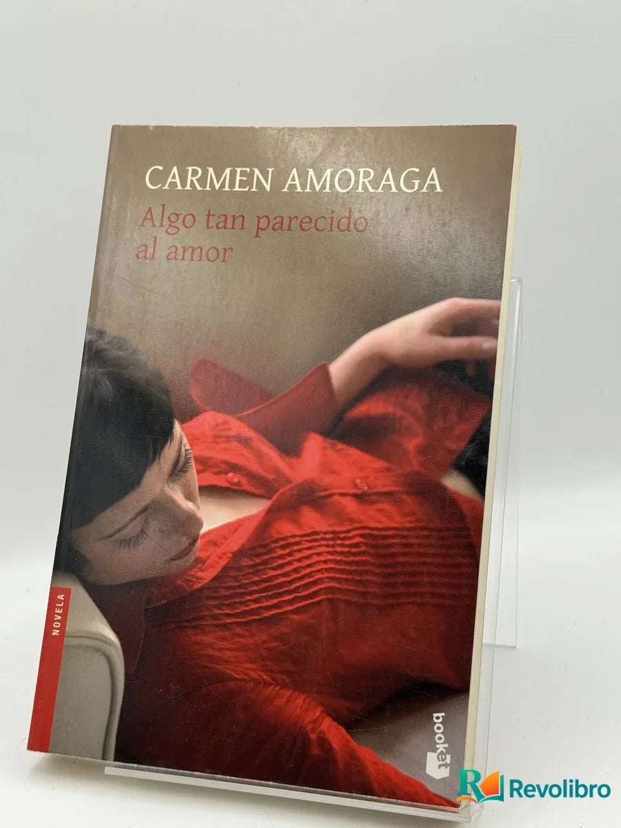 Portada de Algo tan parecido al amor de Carmen Amoraga, libro de segunda mano