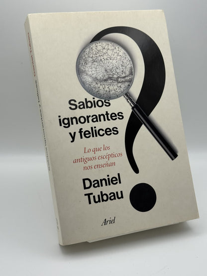 Portada de Sabios ignorantes y felices - Daniel Tubau de Daniel Tubau, libro de segunda mano