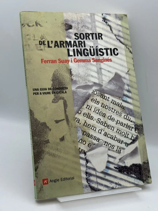 Portada de Sortir de l'armari lingüístic de Ferran Suay i Gemma Sanginés, libro de segunda mano