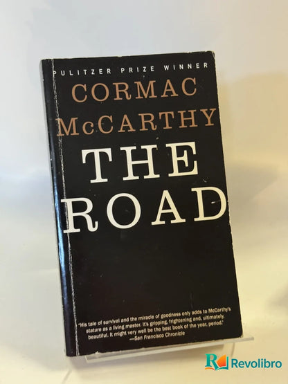 Portada de The Road de Cormac McCarthy, libro de segunda mano