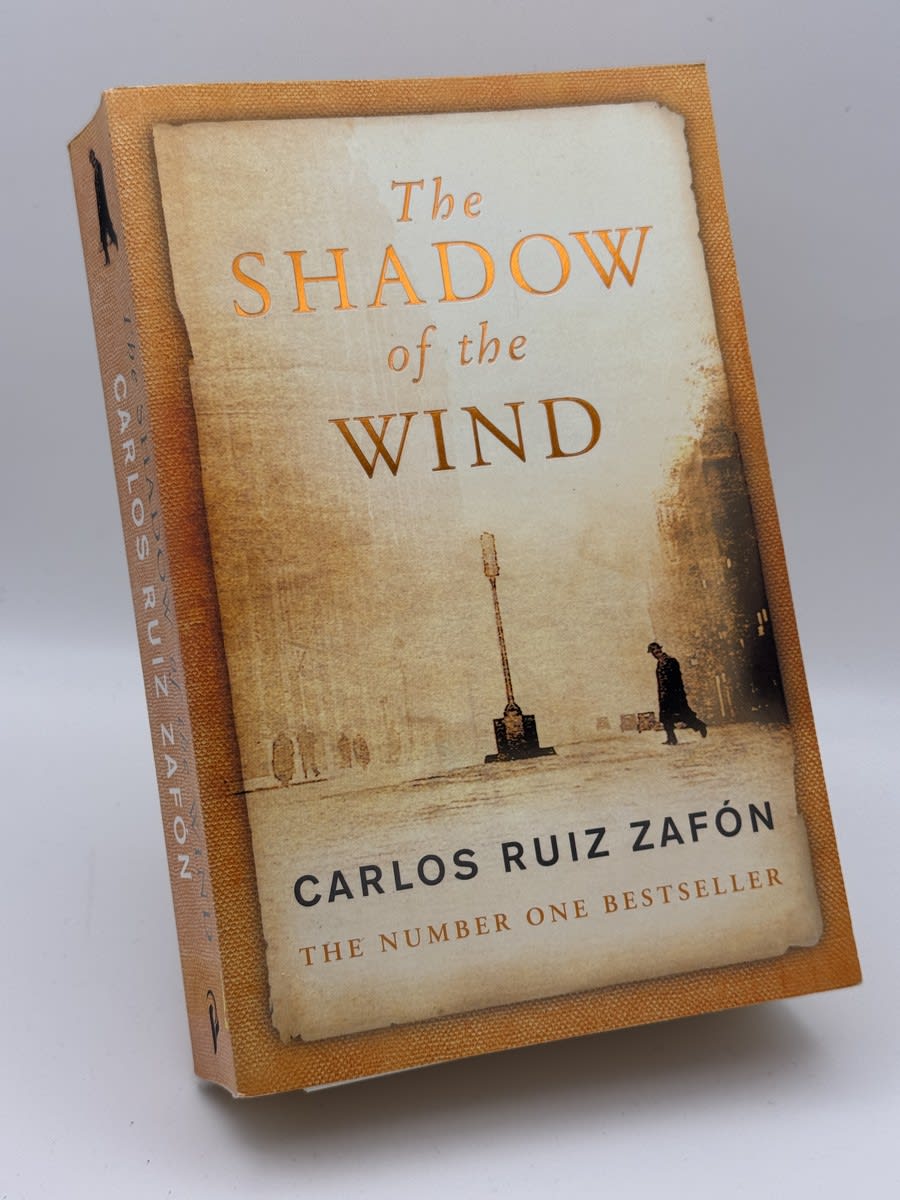 Portada de The Shadow of the Wind de Carlos Ruiz Zafón, libro de segunda mano
