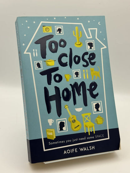 Portada de Too Close to Home de Aoife Walsh, libro de segunda mano
