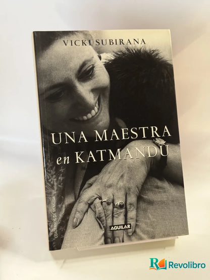 Portada de Una Maestra en Katmandú de Vicki Subirana, libro de segunda mano