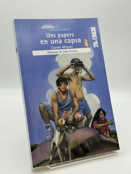 Portada de Uns papers en una capsa - Carme Miquel Diego de Carme Miquel Diego, libro de segunda mano
